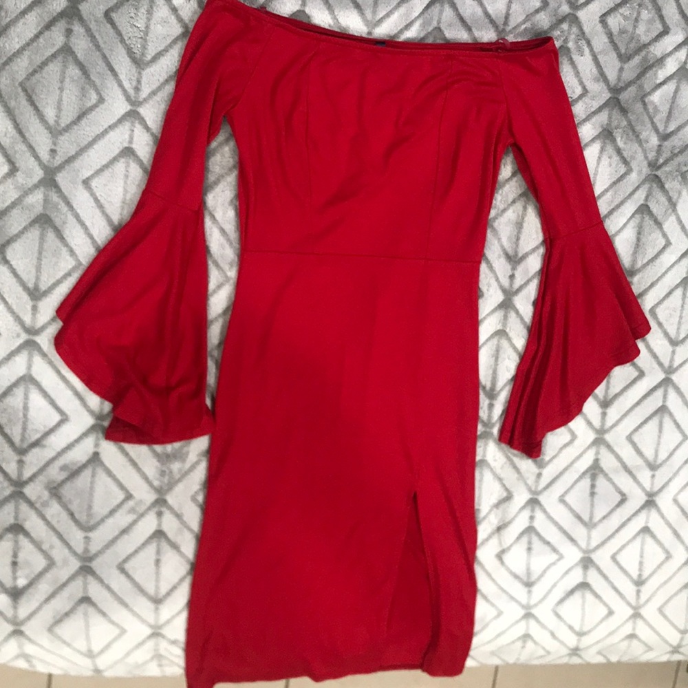 curvy mini dress with flounce sleeves 🔥